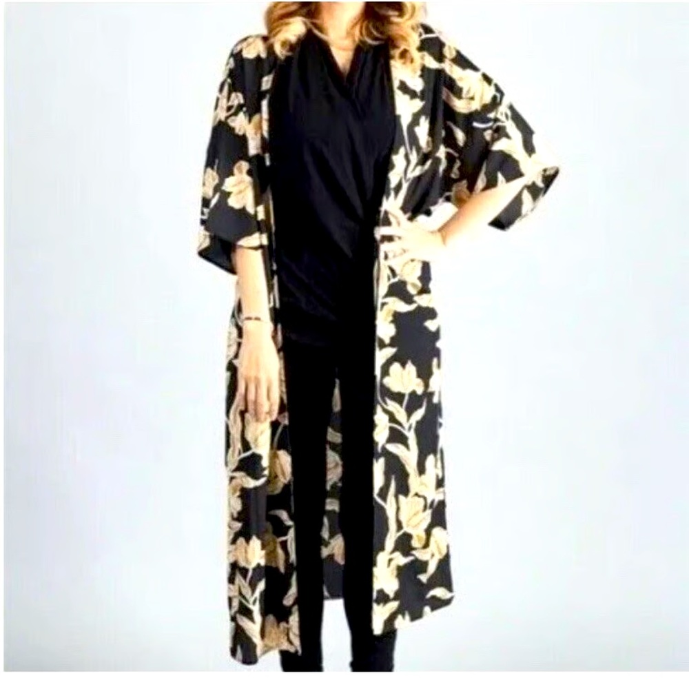 Anthro Maison Du Soir Floral Black and Cream Kimono Robe, size L/XL